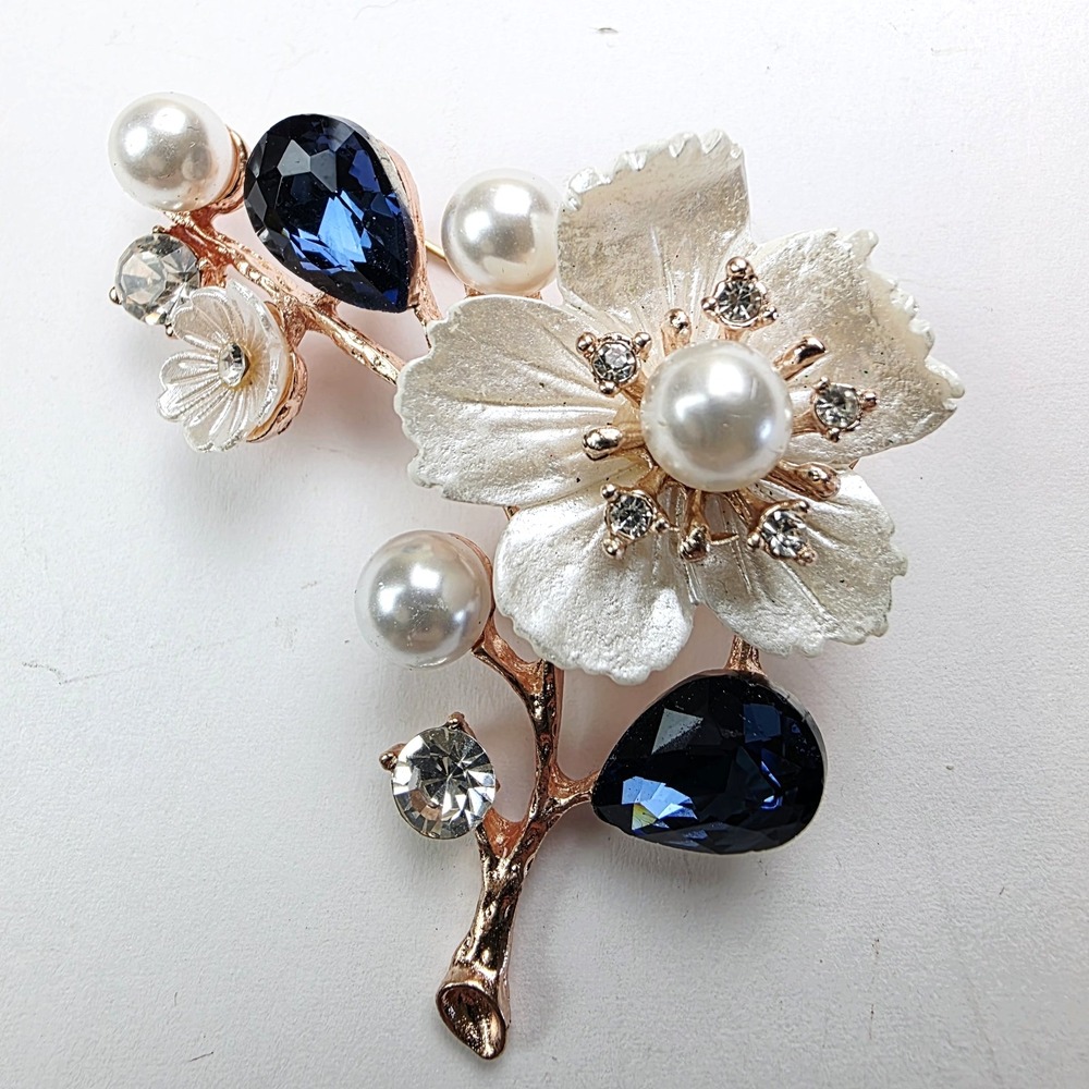Gold Tone Faux MOP Pearl Faceted Rhinestone Flower Branch Brooch Pin